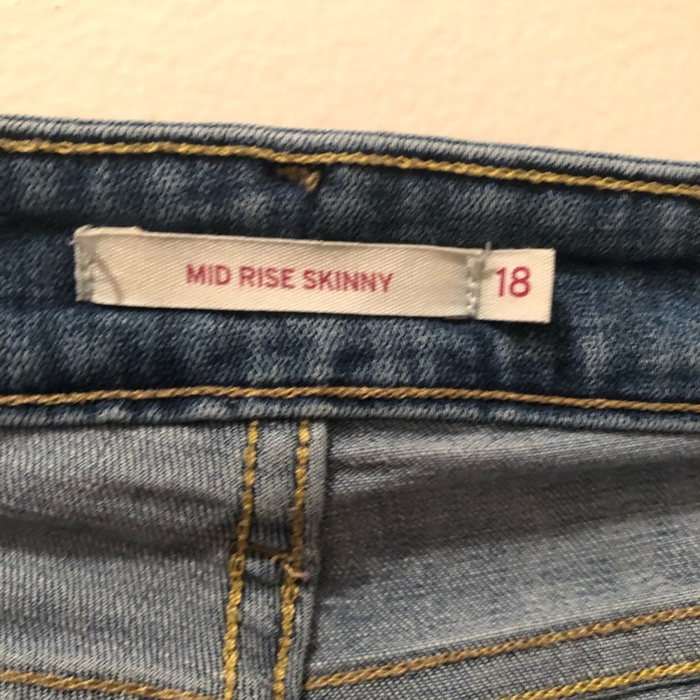 Levi’s with cherry patch 🍒 - Picture 3 of 5